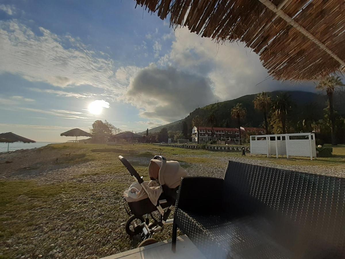 Guest House Ahan Гагра Екстер'єр фото